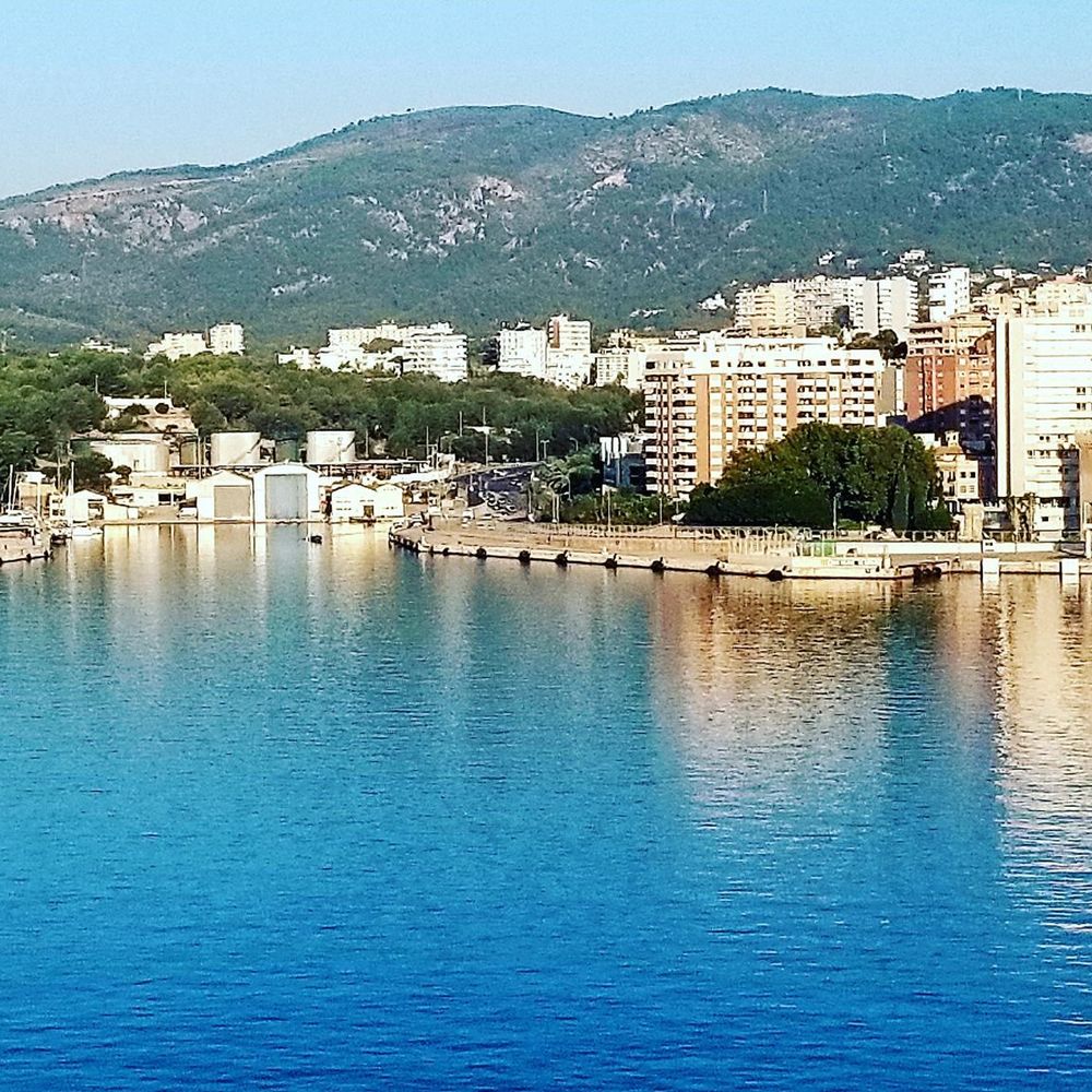 Meet your Posher, Cassandra